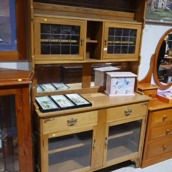 Hutch dresser