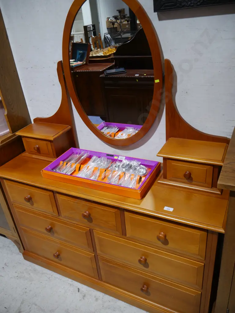 Mirror back dresser Image 1++