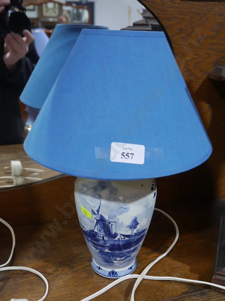 Delf Blue hand painted table lamp Image 1++