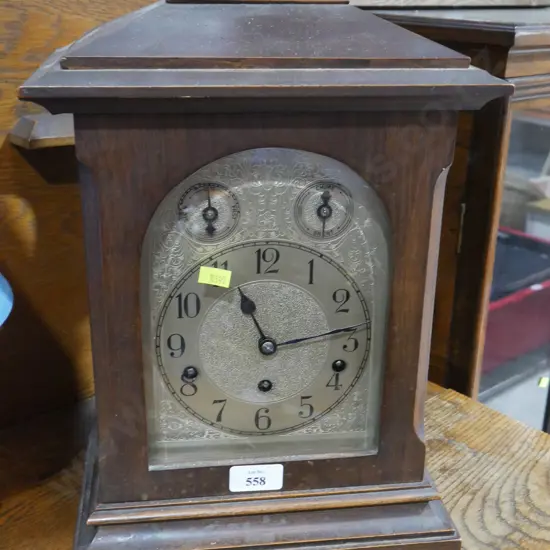 Wood mantle clock