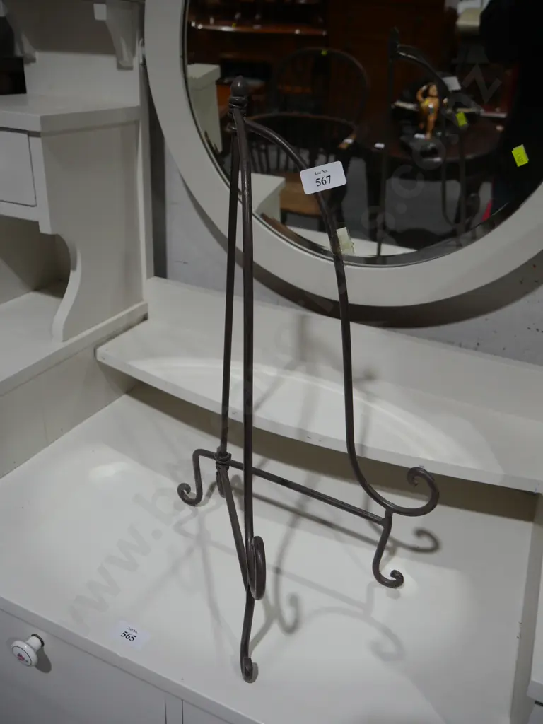 Metal easel Image 1++