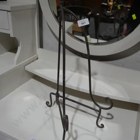 Metal easel