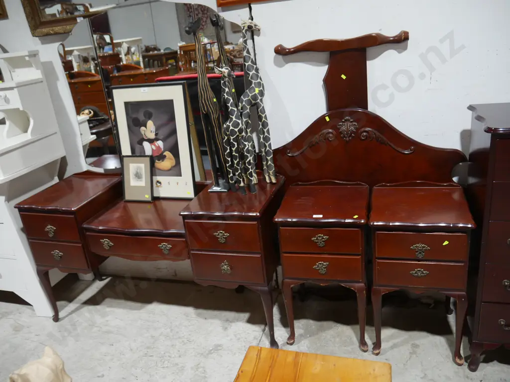 Four-piece bedroom suite Image 1++