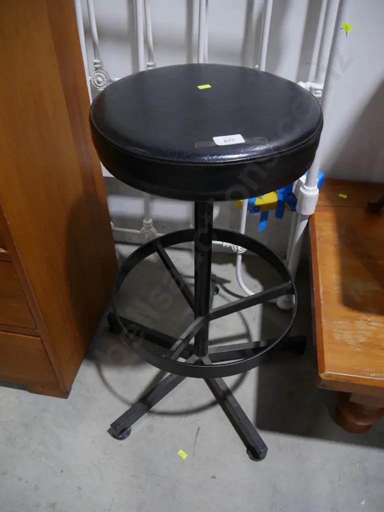 Drafting stool Image 1++
