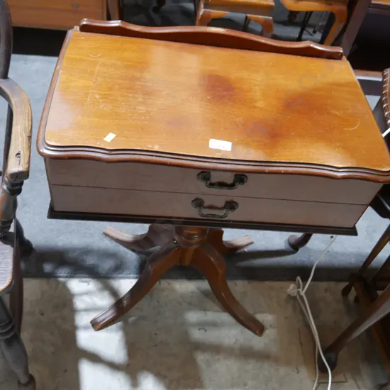 Cutlery table