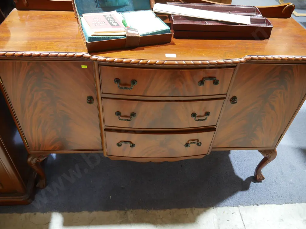 Sideboard Image 1++