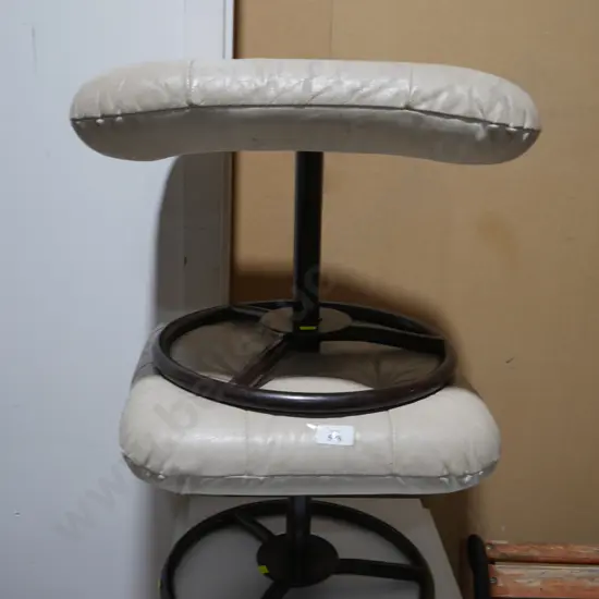 2 foot stools