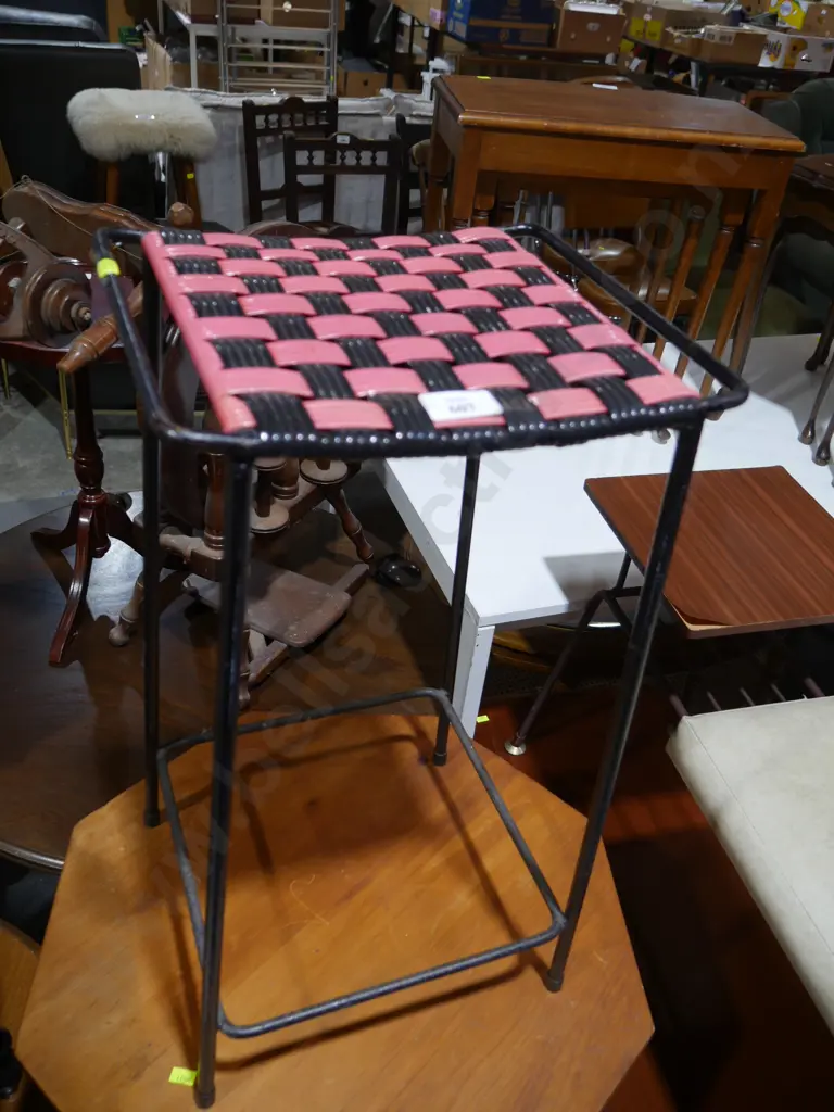 Cane top stool Image 1++