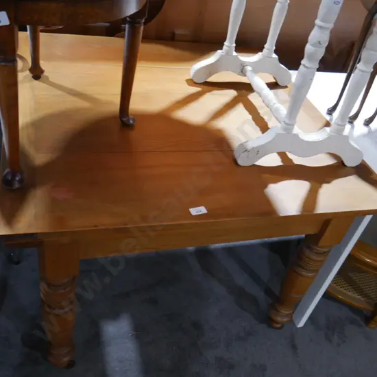 Extension dining table