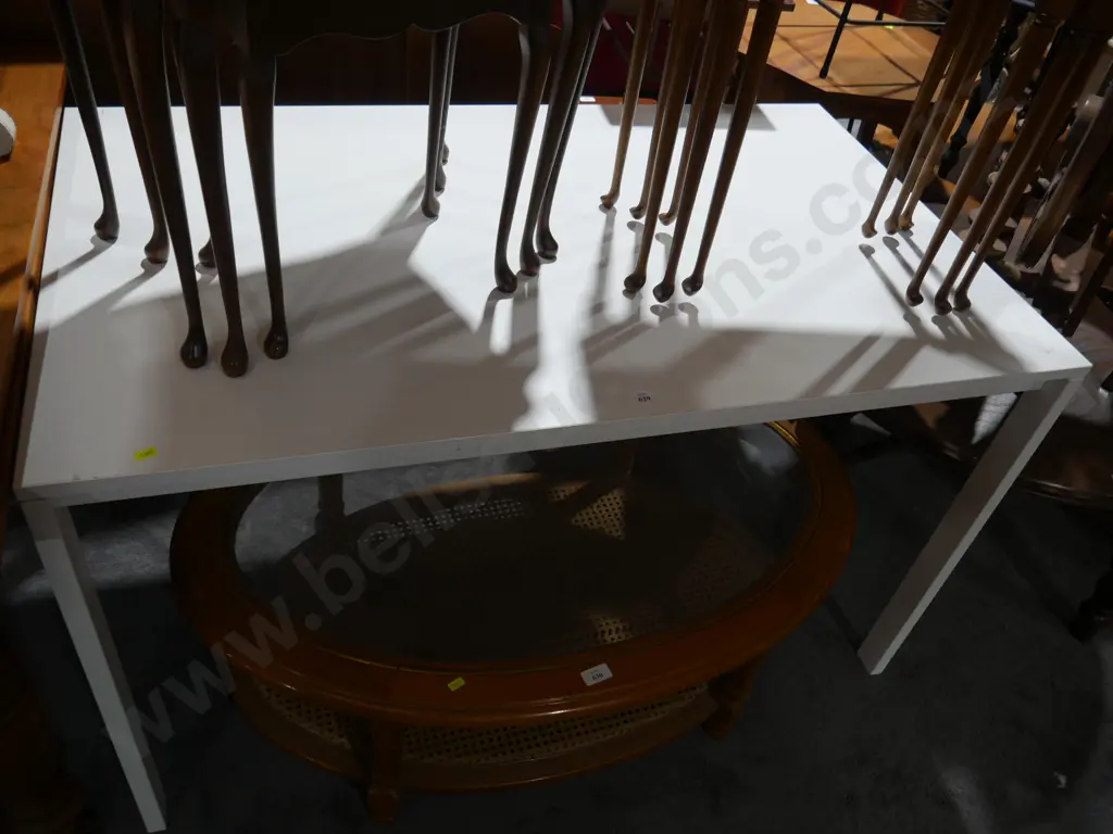 White dining table Image 1++