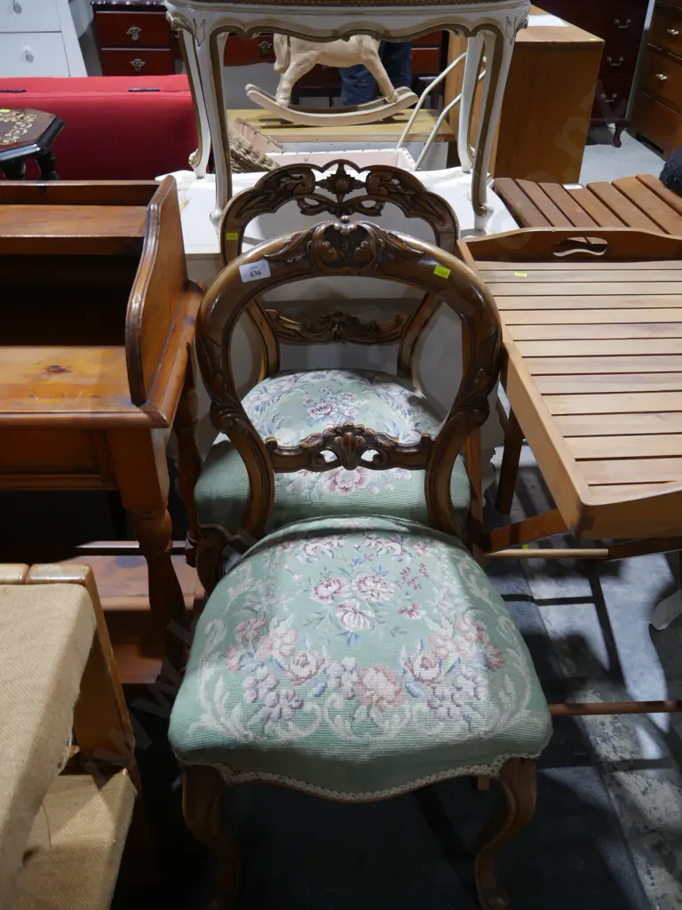 Two dining chairs Image 1++