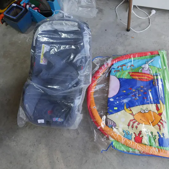 Baby play mat and capsule