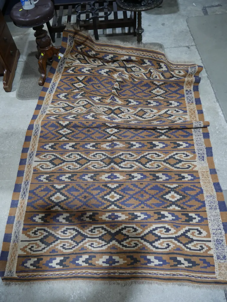 Floor rug Image 1++
