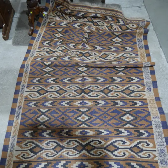 Floor rug