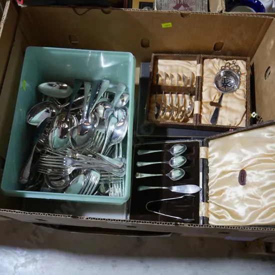 Assorted cutlery