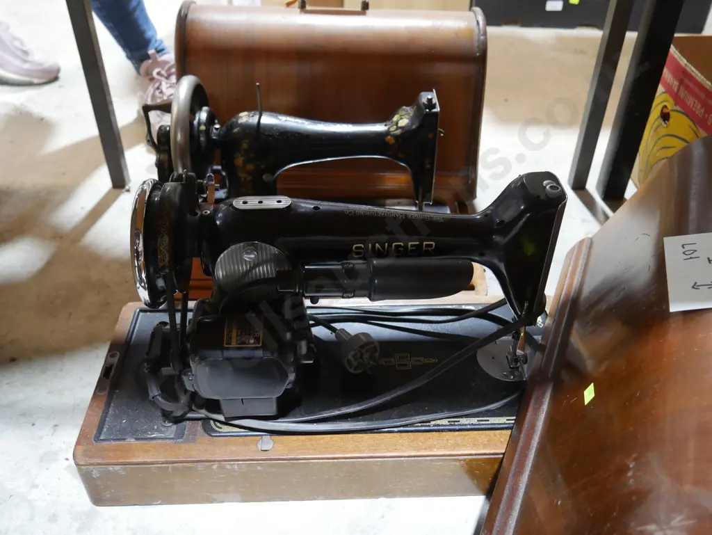 2 sewing machines Image 1++
