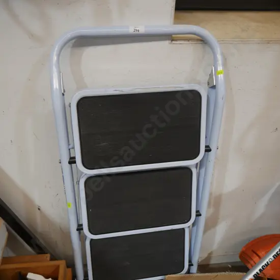 Step ladder