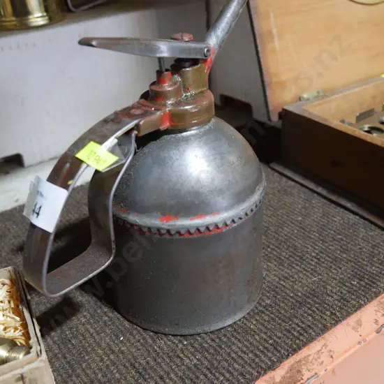 Oil can