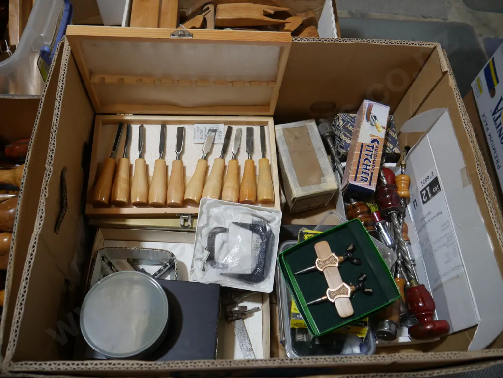 Assorted tools Image 1++