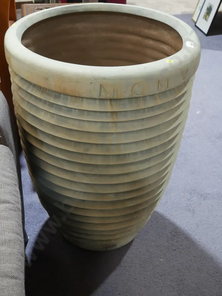 Large plant pot Image 1++