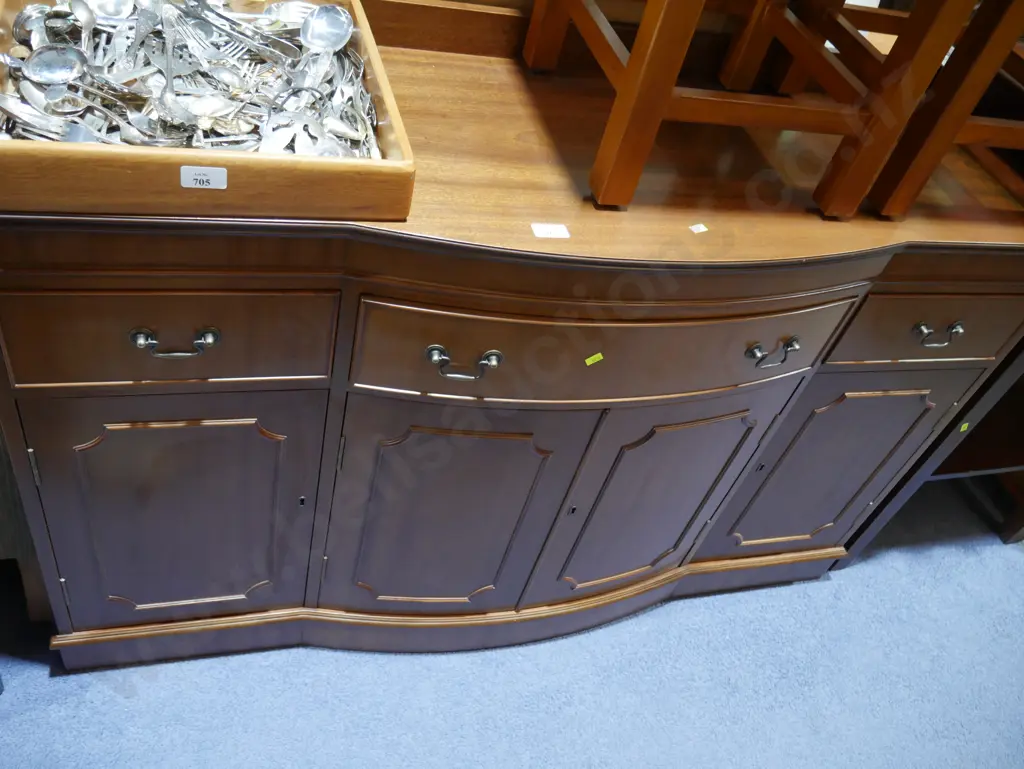 Sideboard Image 1++