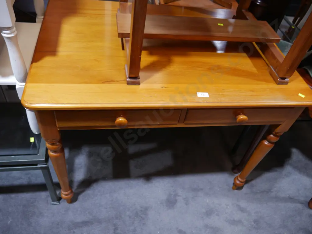 2 drawer table Image 1++