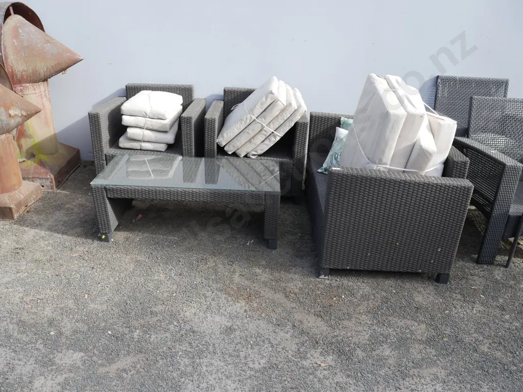 4 piece outdoor lounge suite Image 1++