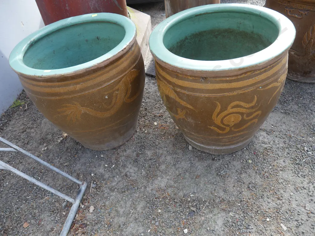 Pair of plant pots Image 1++
