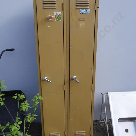 Locker cabinet