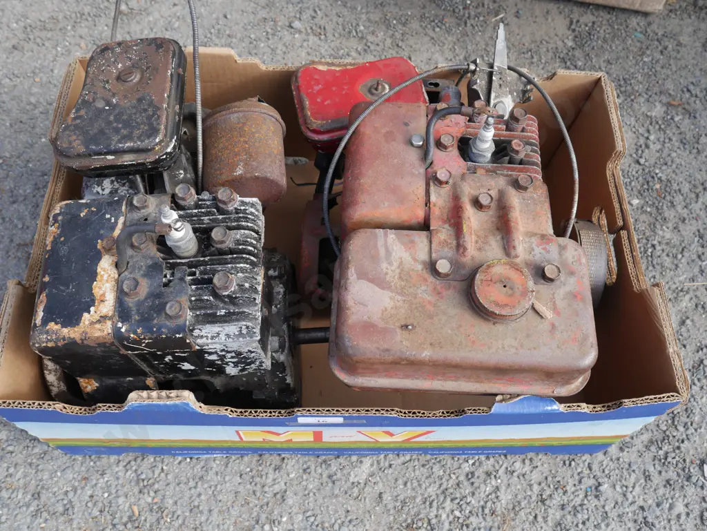 2 lawn mower engines Image 1++