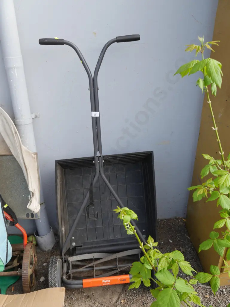 Flymo push mower Image 1++