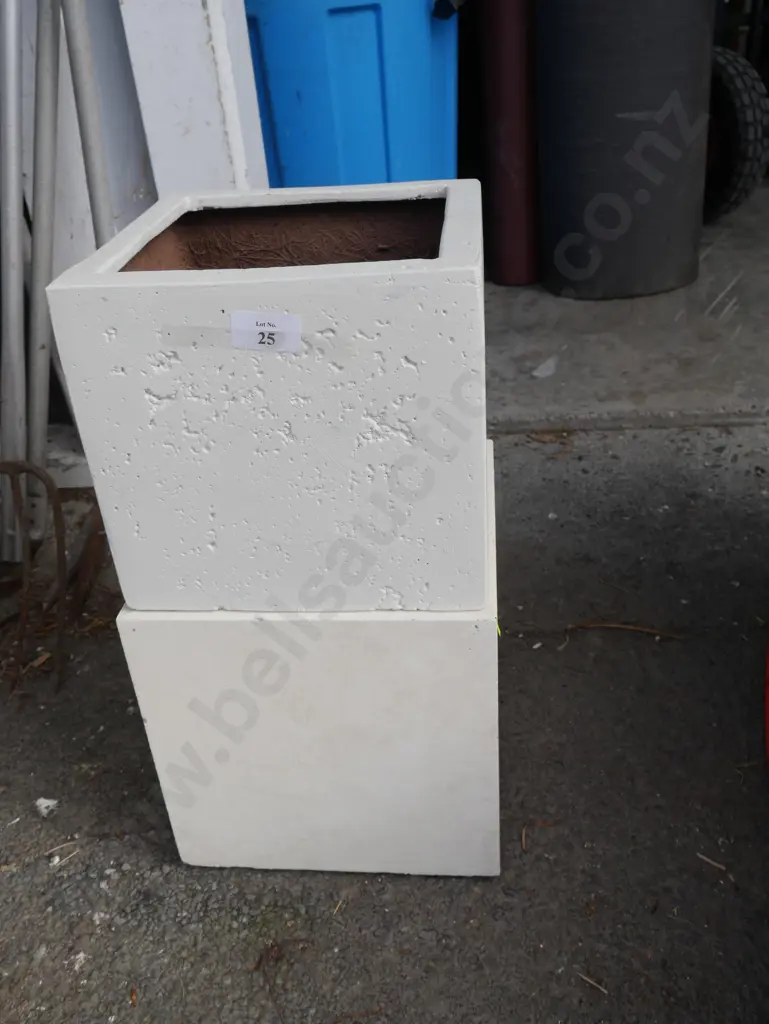 Two plant pots Image 1++
