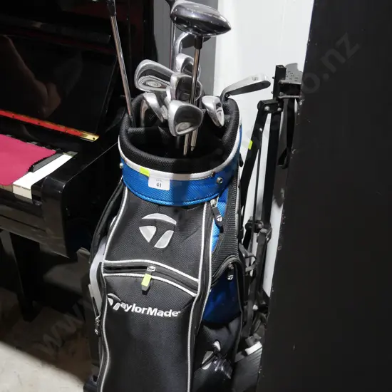 Golf clubs, bag and trundler