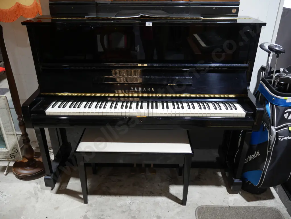 Yamaha piano and stool Image 1++