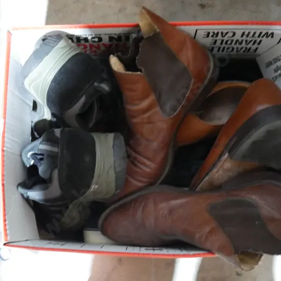 Assorted shoes