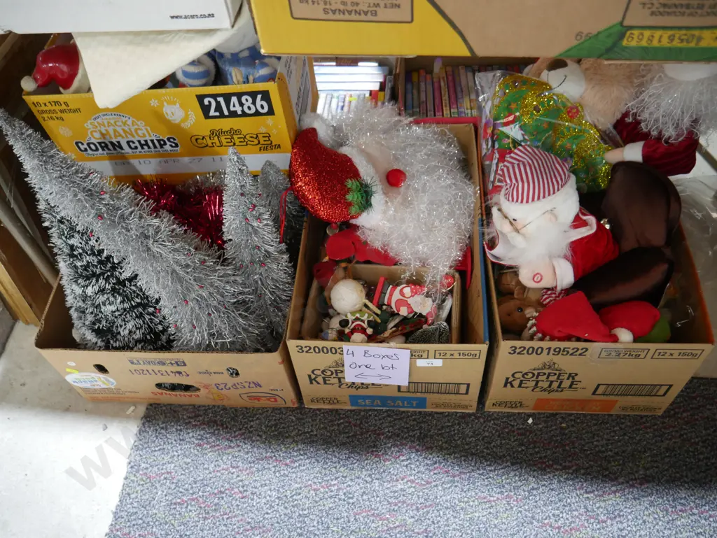 4 boxes of Christmas decorations Image 1++