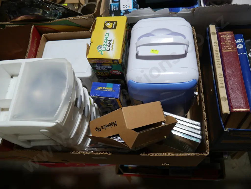 Mini cooler, storage drawers etc Image 1++