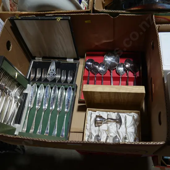 Cased cutlery