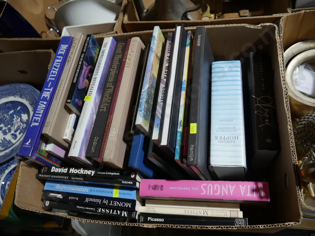 Assorted art books Image 1++