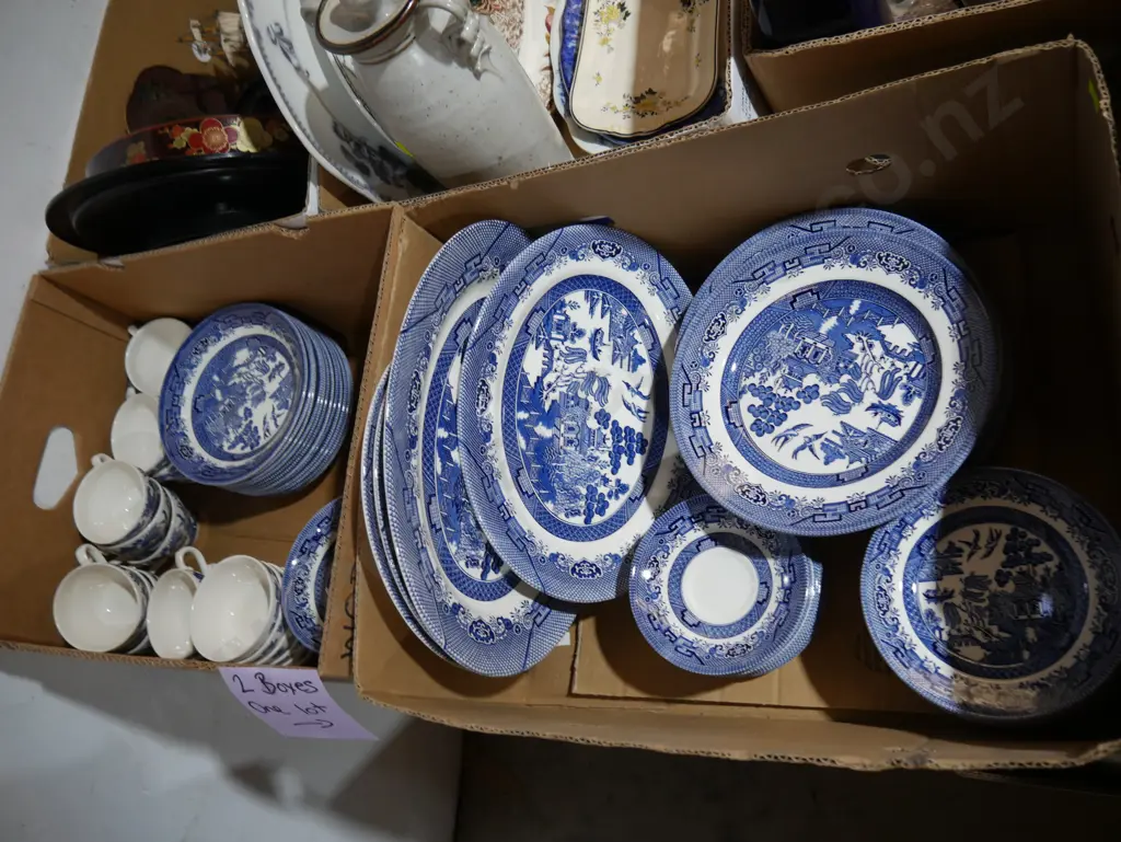 Two boxes of blue and white china Image 1++