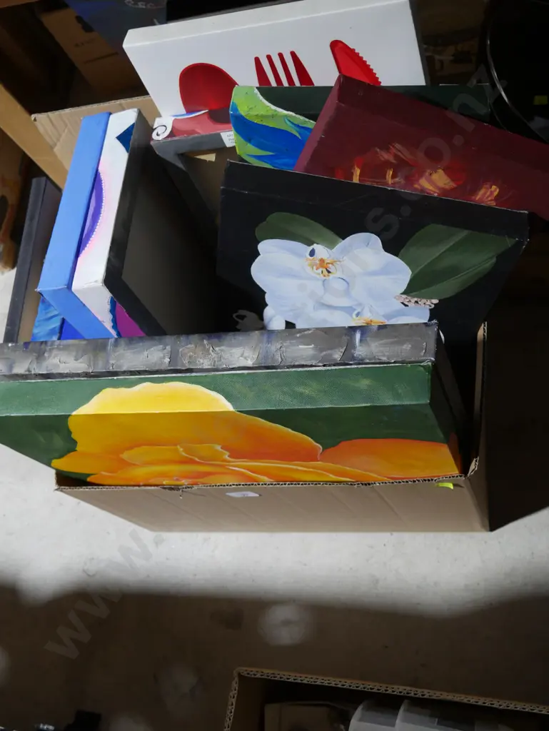 Assorted canvas paintings Image 1++