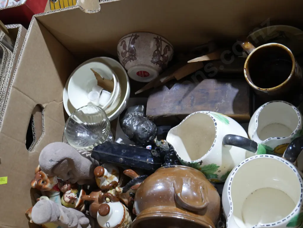 Jugs, ornaments etc Image 1++