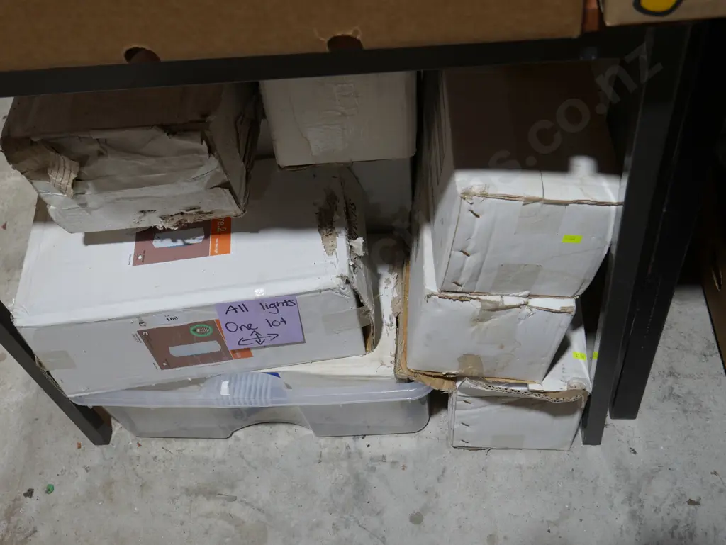 Assorted light fittings etc Image 1++