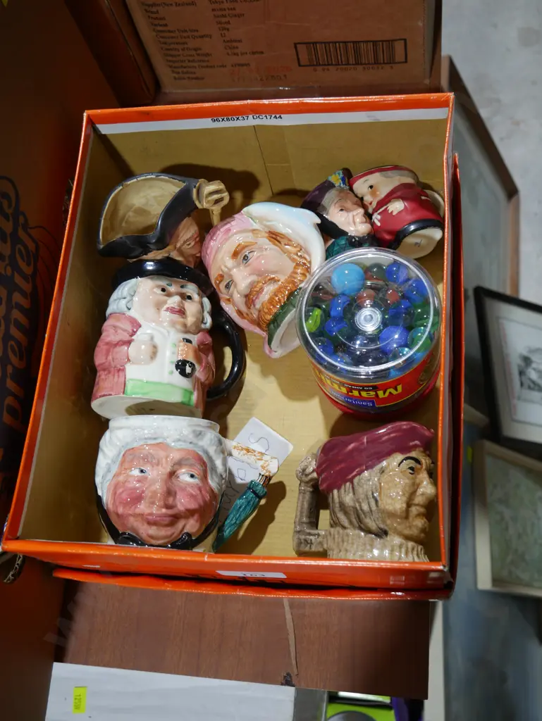 Character jugs, marbles Image 1++
