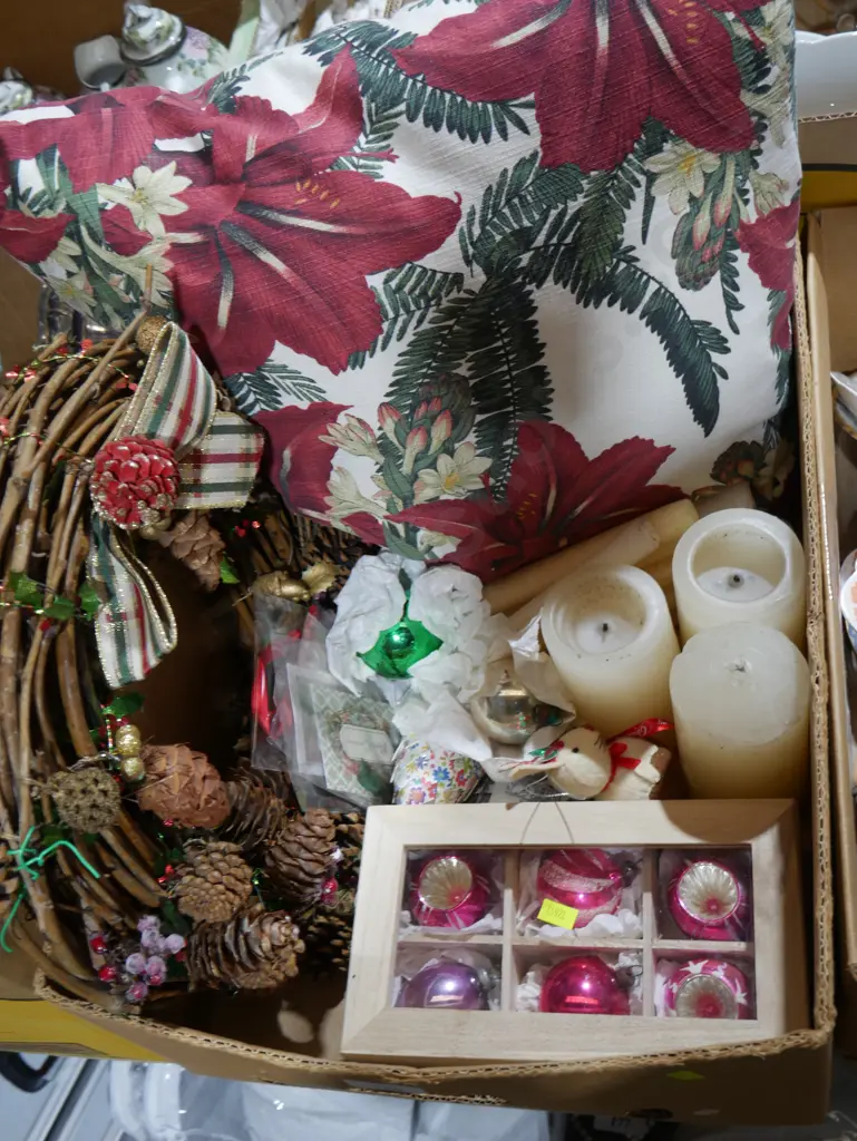 Cushion, Christmas wreath etc Image 1++