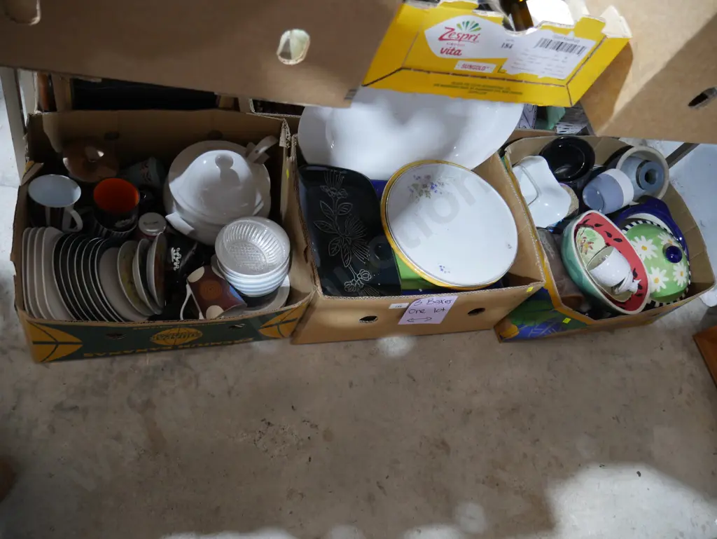 3 boxes of kitchenware Image 1++