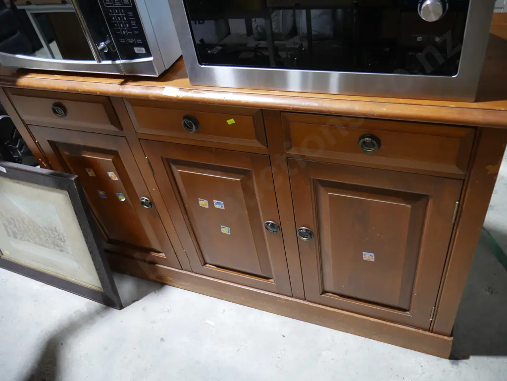 Sideboard Image 1++