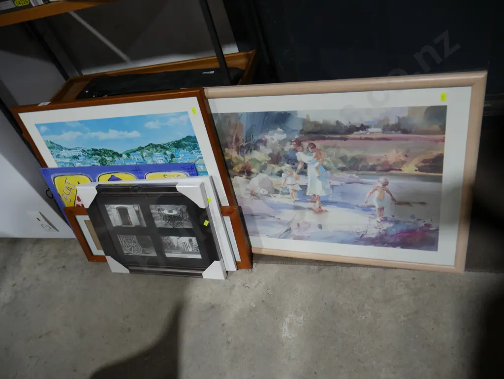 Artworks and frames Image 1++
