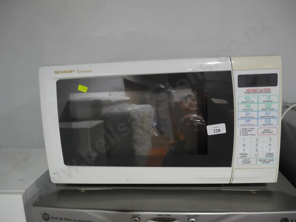 Sharp microwave Image 1++