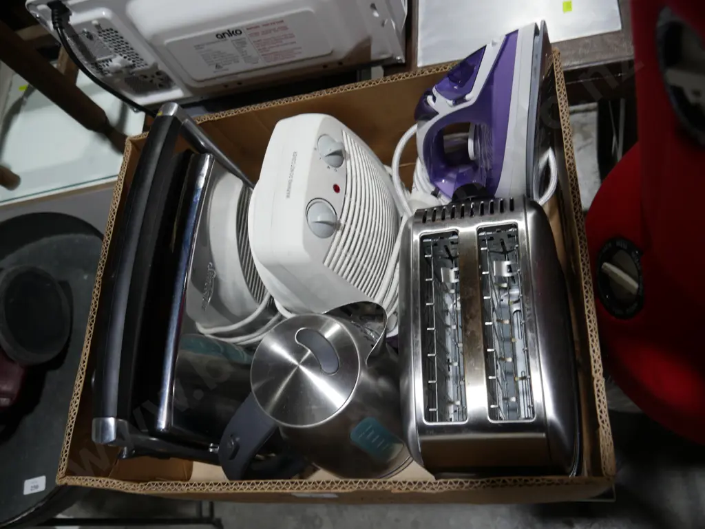 Assorted kitchen appliances Image 1++